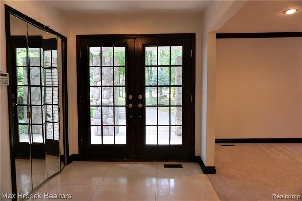 4077 Lincoln Road Bloomfield Hills, MI 48301 - Photo 5 of 30