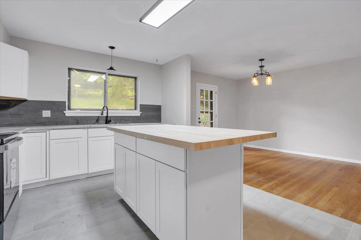 3614 Grandin Road Southwest Roanoke, VA 24018 - Photo 13 of 30 13-3614 Grandin Rd SW_13