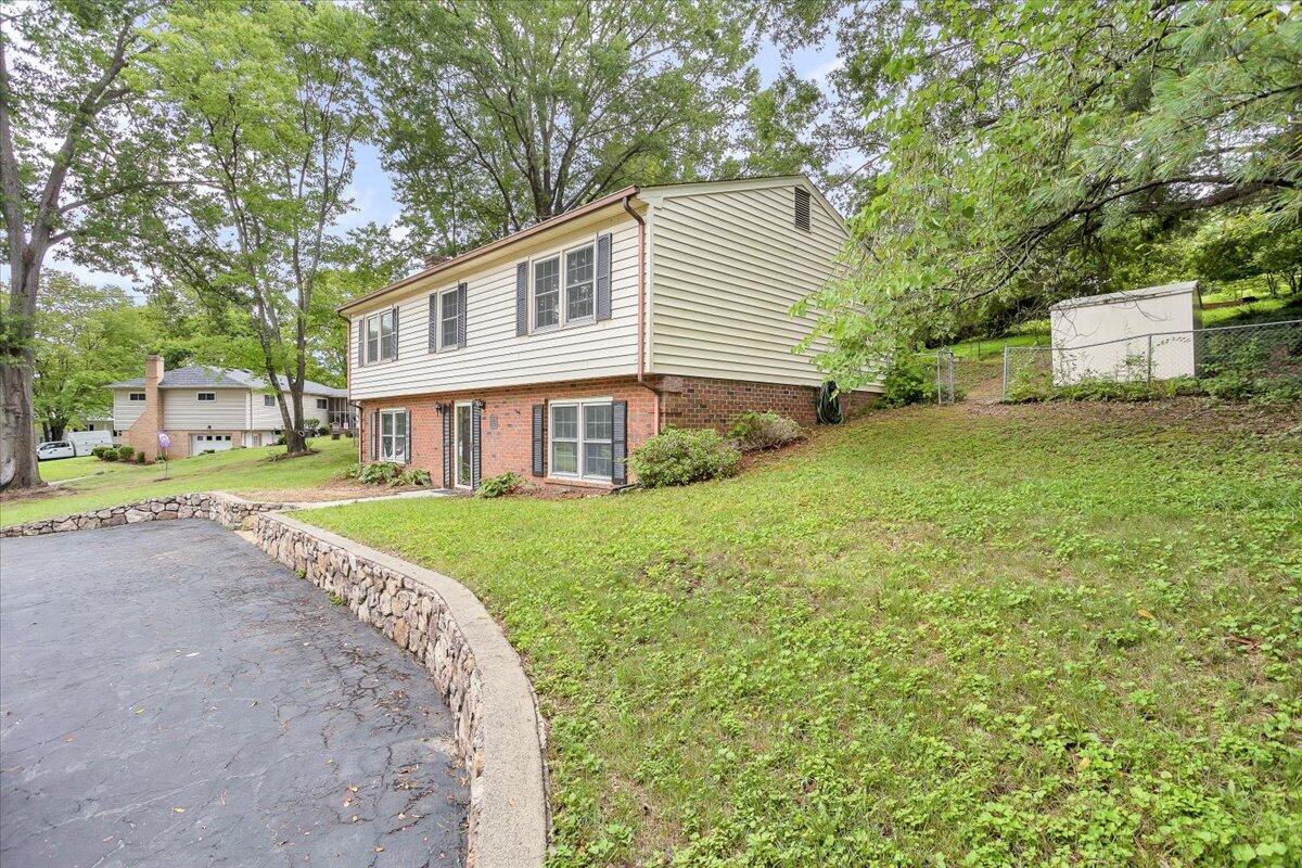 3614 Grandin Road Southwest Roanoke, VA 24018 - Photo 4 of 30 04-3614 Grandin Rd SW_04