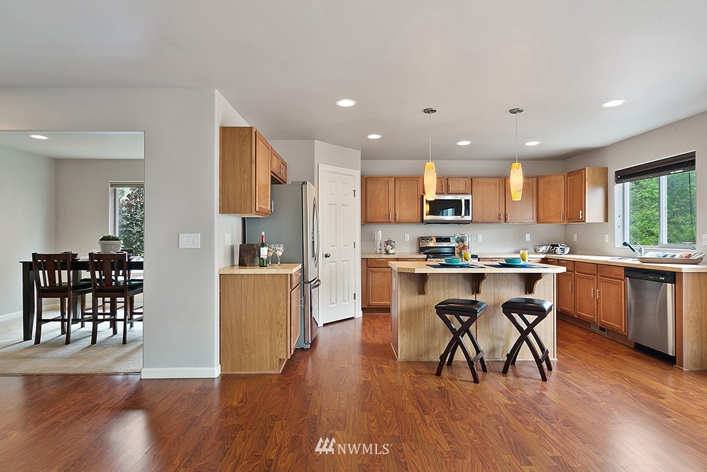 5004 Northeast 3rd Place Renton, WA 98059 - Photo 4 of 25