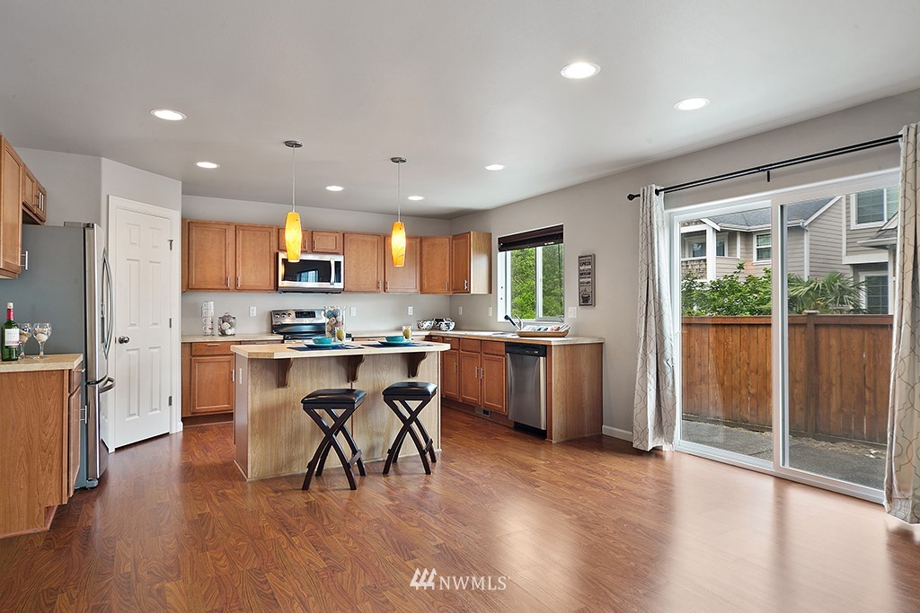 5004 Northeast 3rd Place Renton, WA 98059 - Photo 5 of 25
