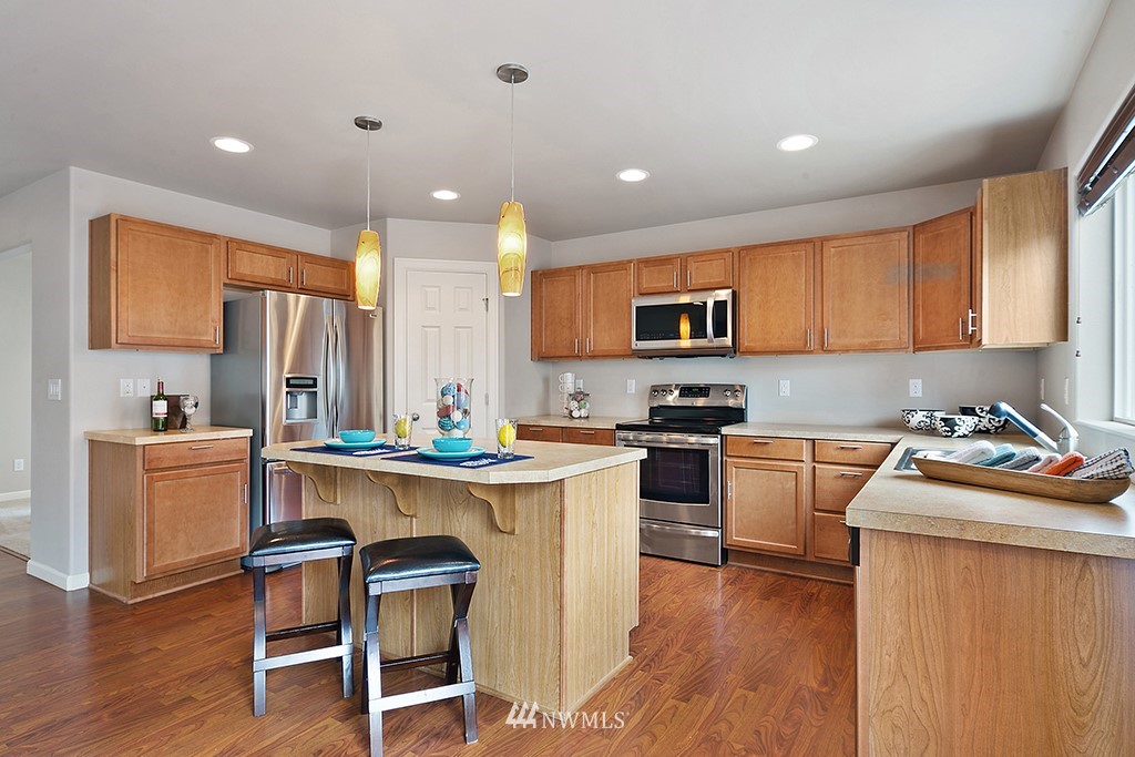 5004 Northeast 3rd Place Renton, WA 98059 - Photo 6 of 25
