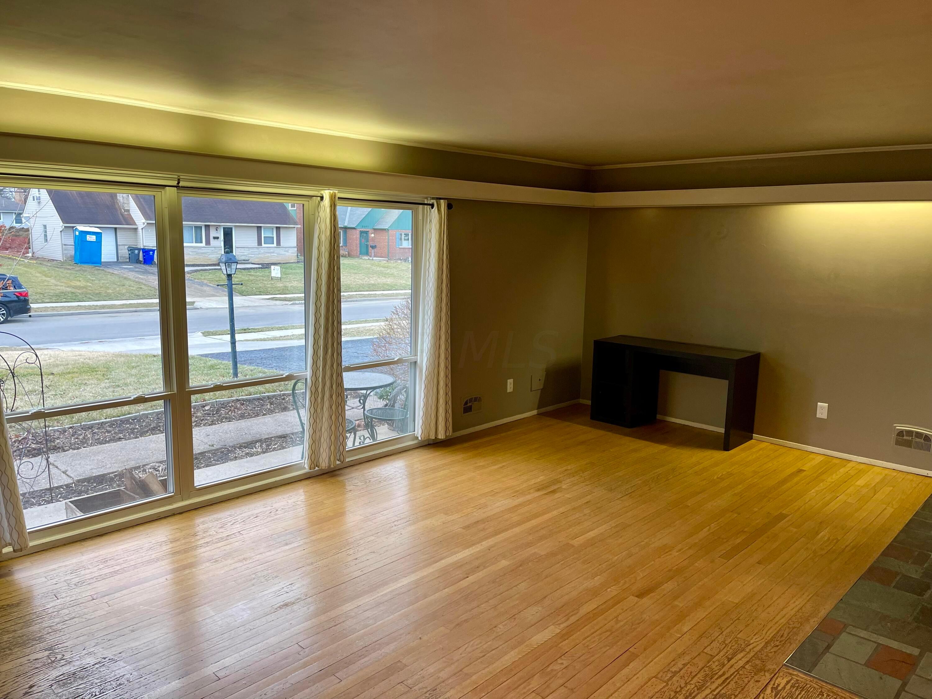 1984 Milden Road Columbus, OH 43221 - Photo 6 of 22 Living room