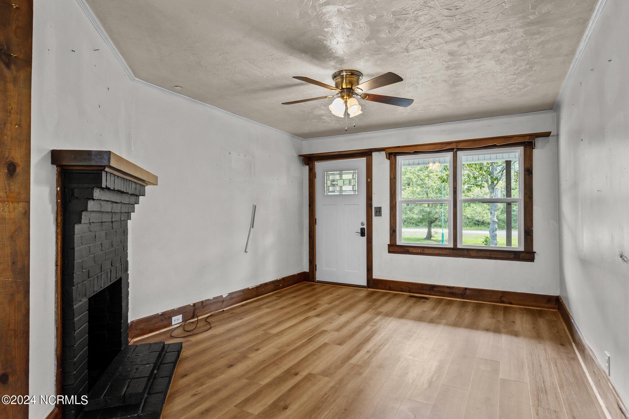 157 Airbase Road Atlantic, NC 28511 - Photo 8 of 49 Living area