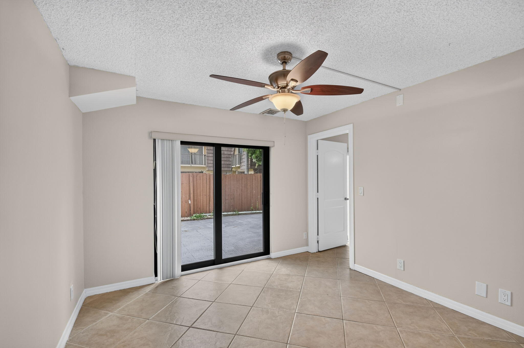 744 Springdale Circle Palm Springs, FL 33461 - Photo 20 of 40 14-web-or-mls-DSC_4181