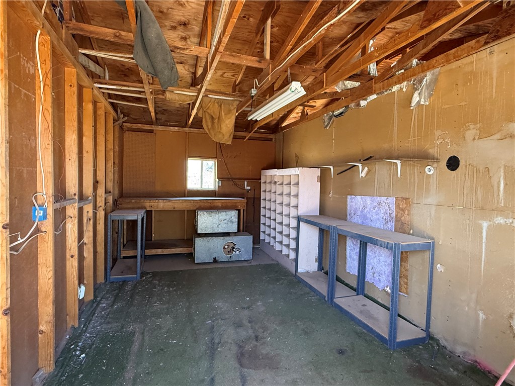8051 7th Street Dolan Springs, AZ 86441 - Photo 53 of 65 Workshop