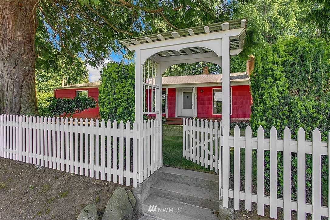 1002 Walnut Street Edmonds, WA 98020 - Photo 2 of 25 Gallery Image 2