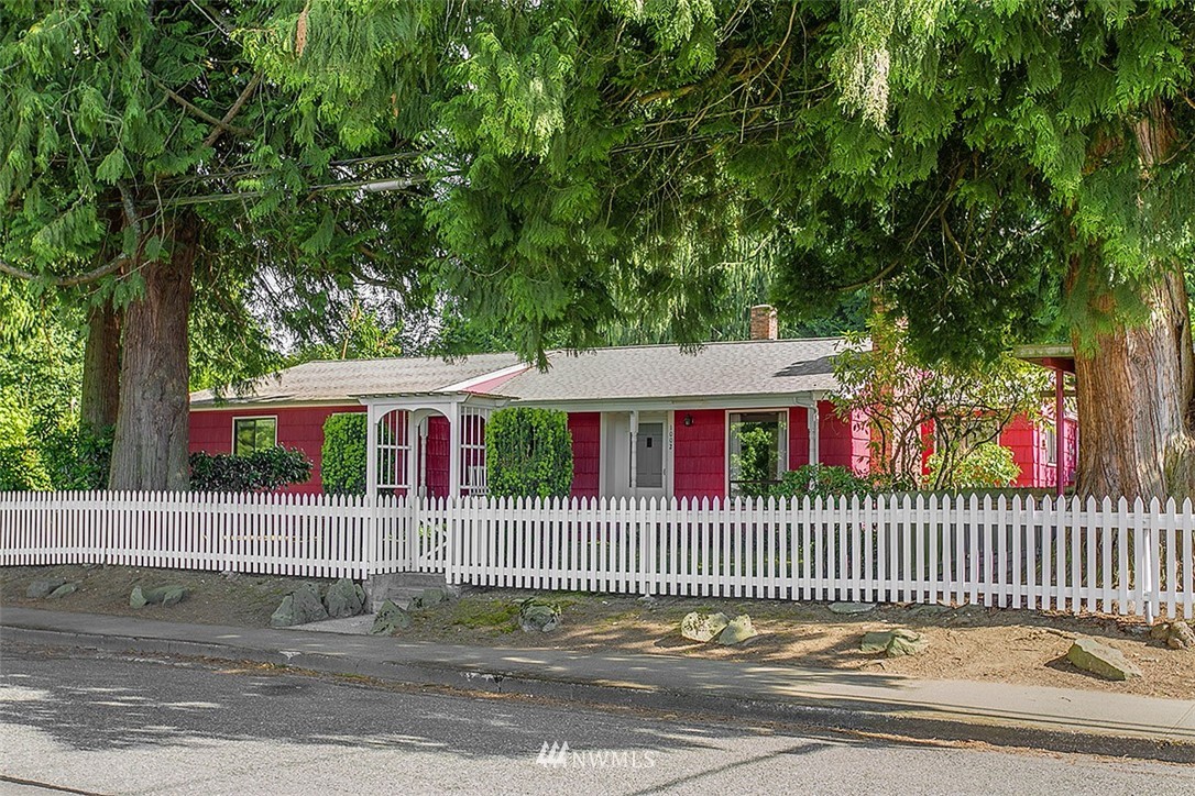1002 Walnut Street Edmonds, WA 98020 - Photo 3 of 25 Gallery Image 3