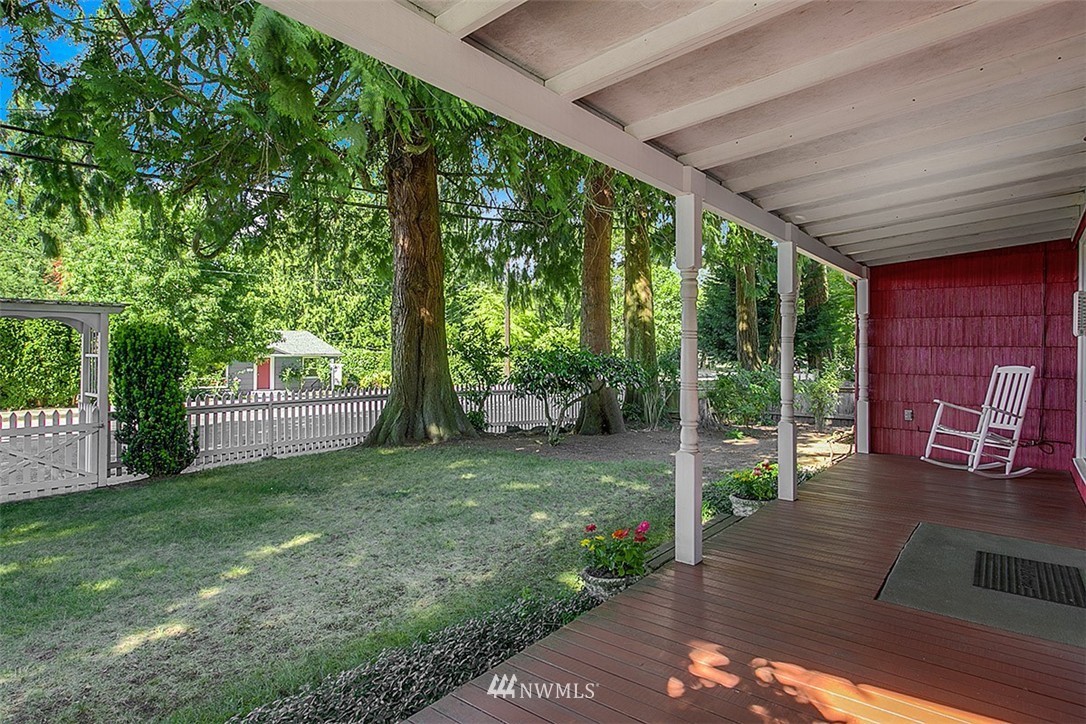 1002 Walnut Street Edmonds, WA 98020 - Photo 4 of 25 Gallery Image 4
