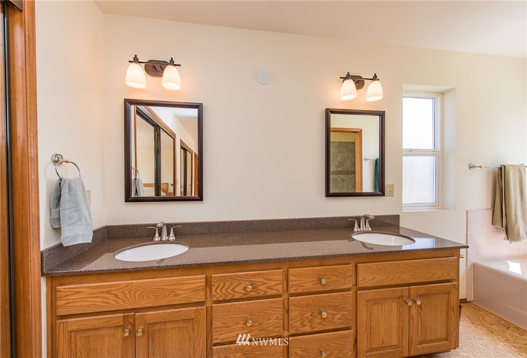 202 Sundial Loop Sequim, WA 98382 - Photo 14 of 25