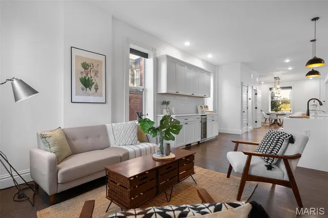 $439,500 | 4390 Chouteau Avenue, St. Louis, MO 63110