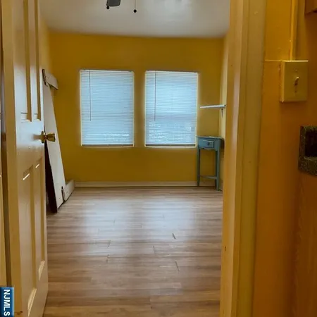 $1,400 | 108 South 16th Street, Unit 3, East Orange, NJ 07018