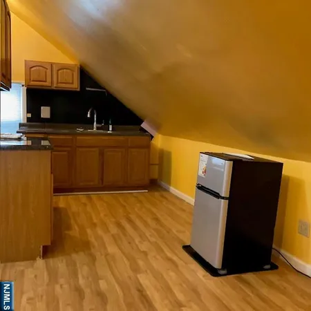 $1,400 | 108 South 16th Street, Unit 3, East Orange, NJ 07018