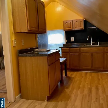 $1,400 | 108 South 16th Street, Unit 3, East Orange, NJ 07018