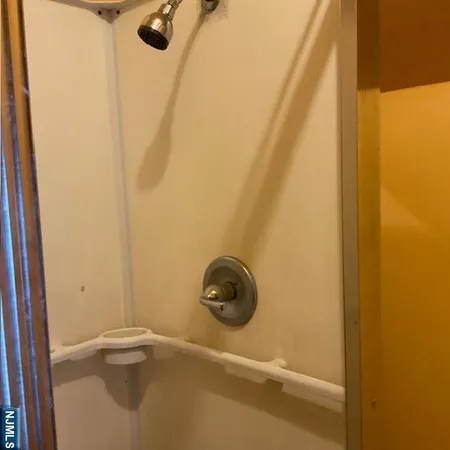 $1,400 | 108 South 16th Street, Unit 3, East Orange, NJ 07018