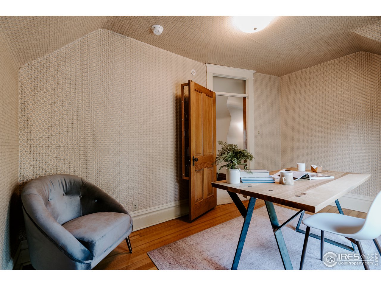 1718 Mapleton Avenue Boulder, CO 80302 - Photo 15 of 40 a balcony with chairs and table