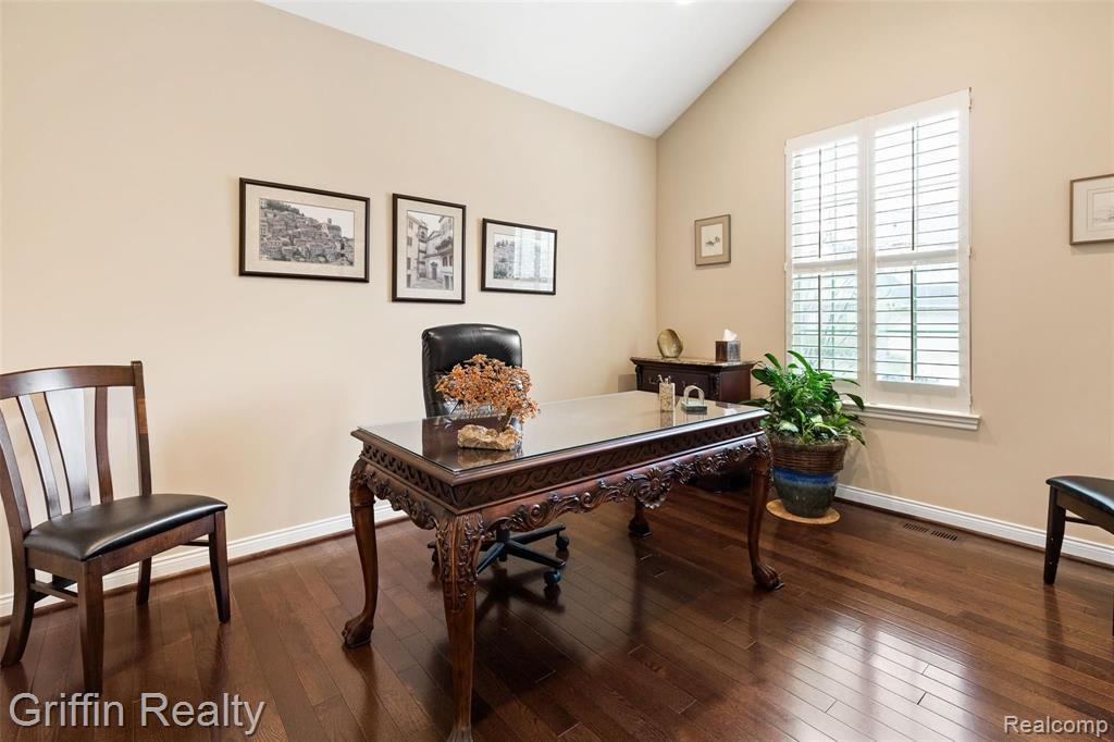 3763 Windingbrook Circle, Unit 35 Rochester Hills, MI 48309 - Photo 6 of 44