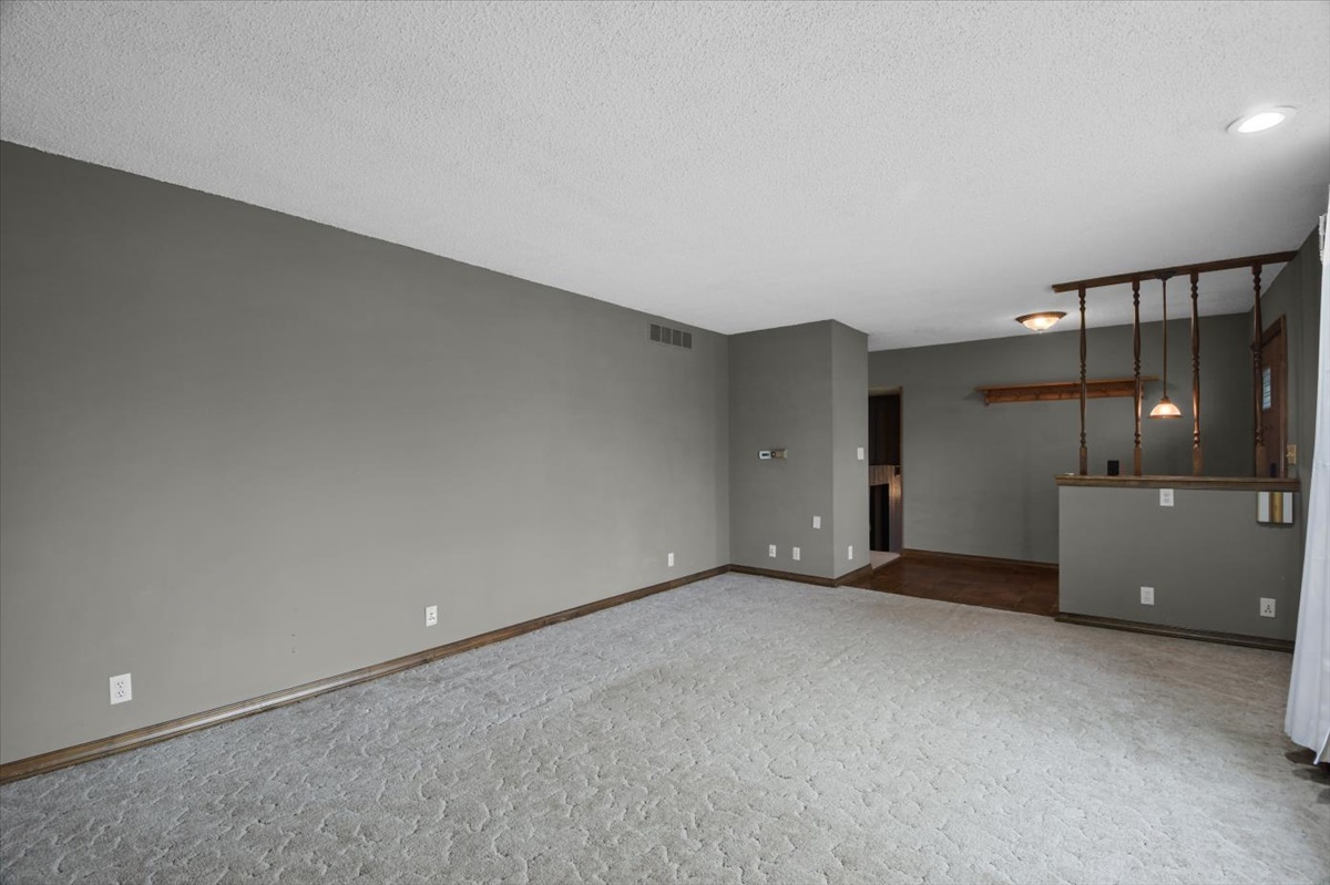 1702 Raymond Ogden, IL 61859 - Photo 4 of 25