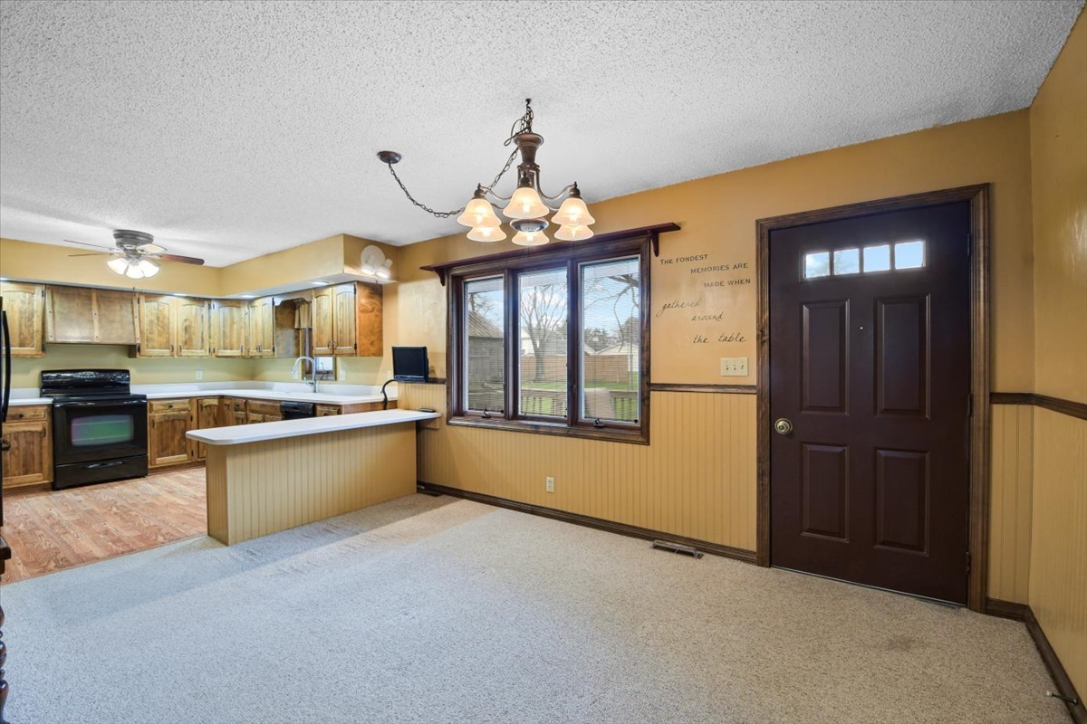 1702 Raymond Ogden, IL 61859 - Photo 5 of 25