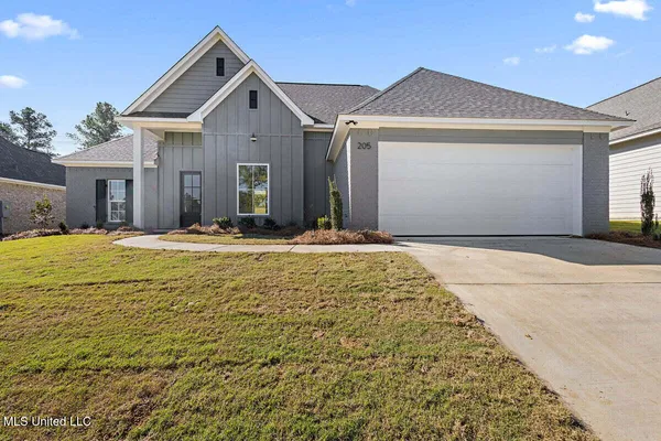 $374,900 | 205 Lake Crest Drive, Madison, MS 39110