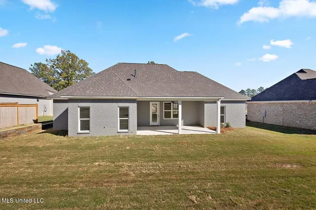 $379,900 | 205 Lake Crest Drive, Madison, MS 39110