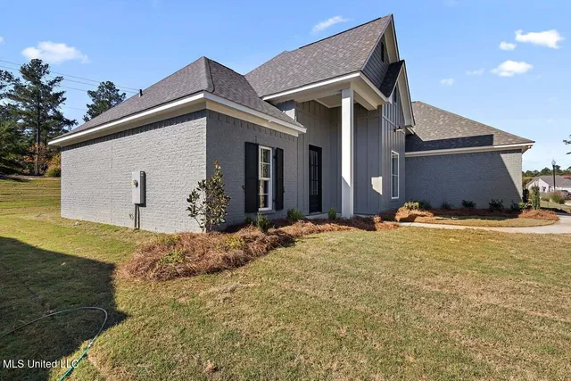 $379,900 | 205 Lake Crest Drive, Madison, MS 39110