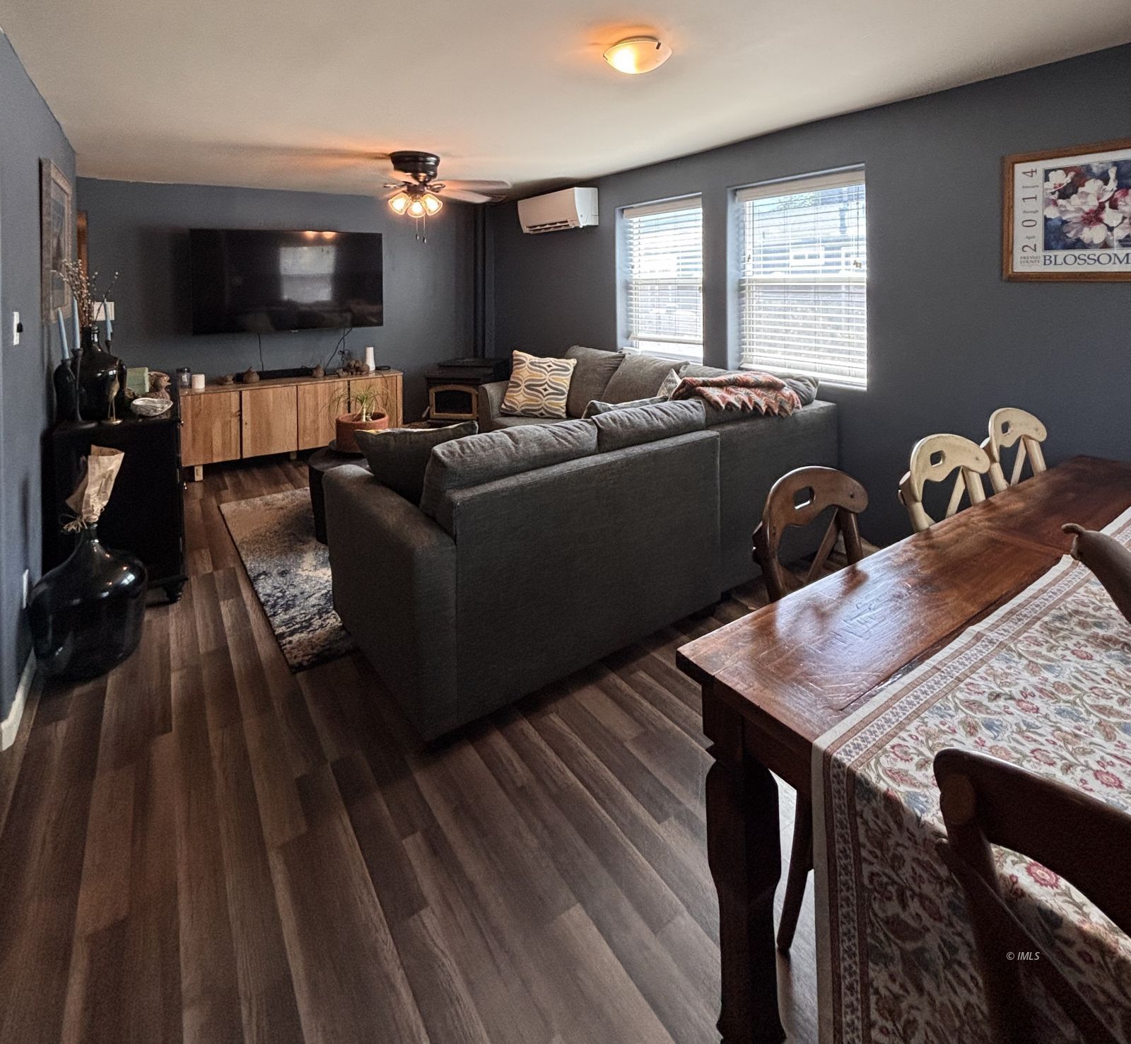 520 Cornell Street Big Pine, CA 93513 - Photo 8 of 12 Living Room