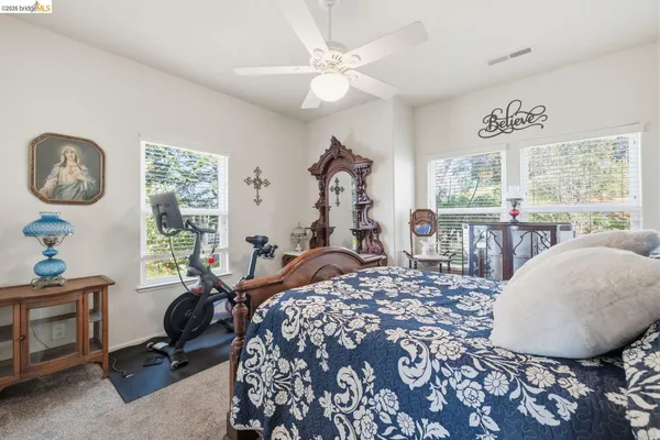a view of a livingroom with furniture