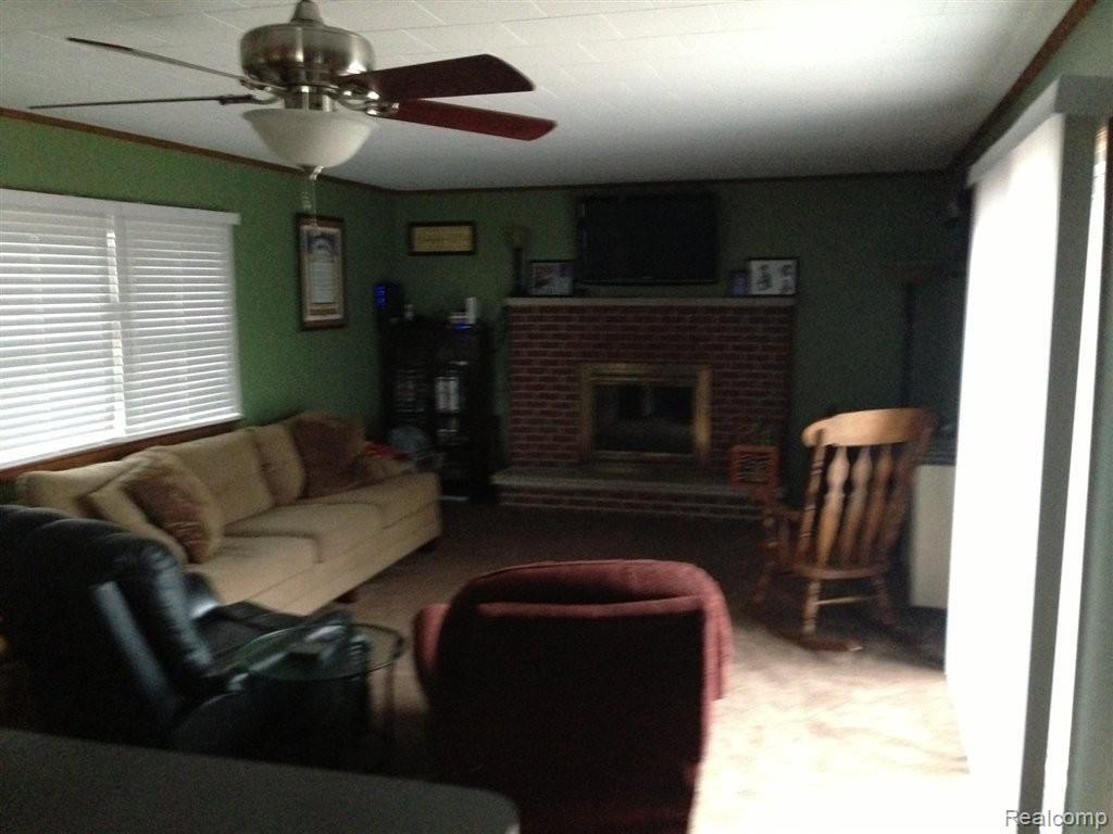3665 South Longmeadow Road Trenton, MI 48183 - Photo 5 of 11 013.JPG