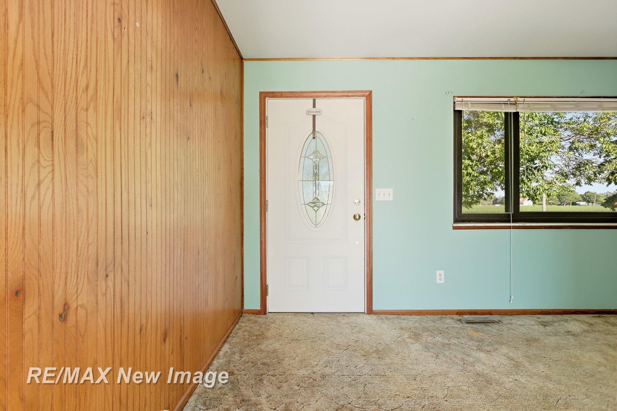 577 South Lincoln Road Bay City, MI 48708 - Photo 7 of 46