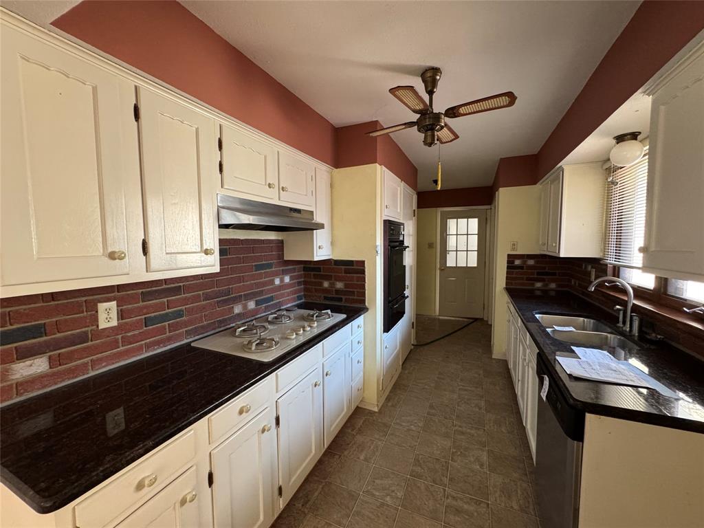 1900 Provincetown Lane Richardson, TX 75080 - Photo 4 of 14 a kitchen with granite countertop cabinets stainless steel appliances and a window