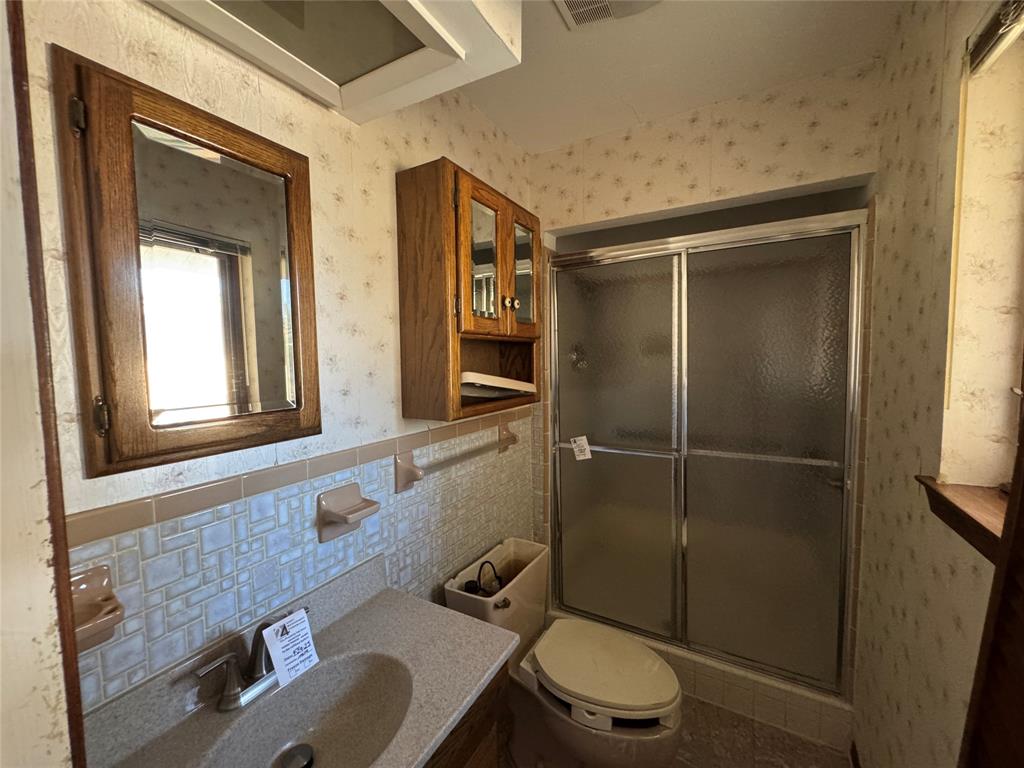 1900 Provincetown Lane Richardson, TX 75080 - Photo 8 of 14 a bathroom with a sink a toilet and shower