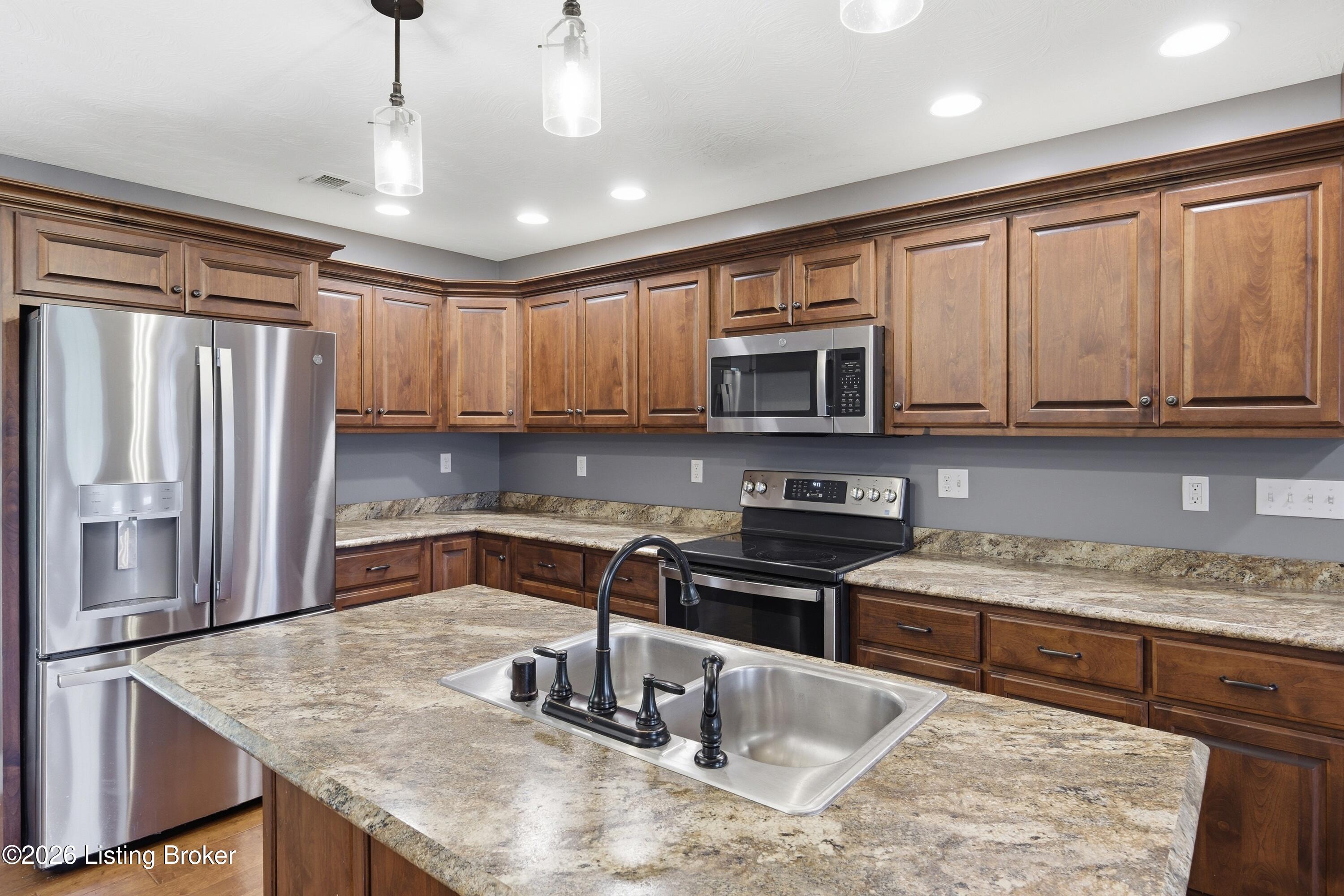 70 Lenore Road Coxs Creek, KY 40013 - Photo 12 of 32 70lenore_louisvillerealestatemedia_046