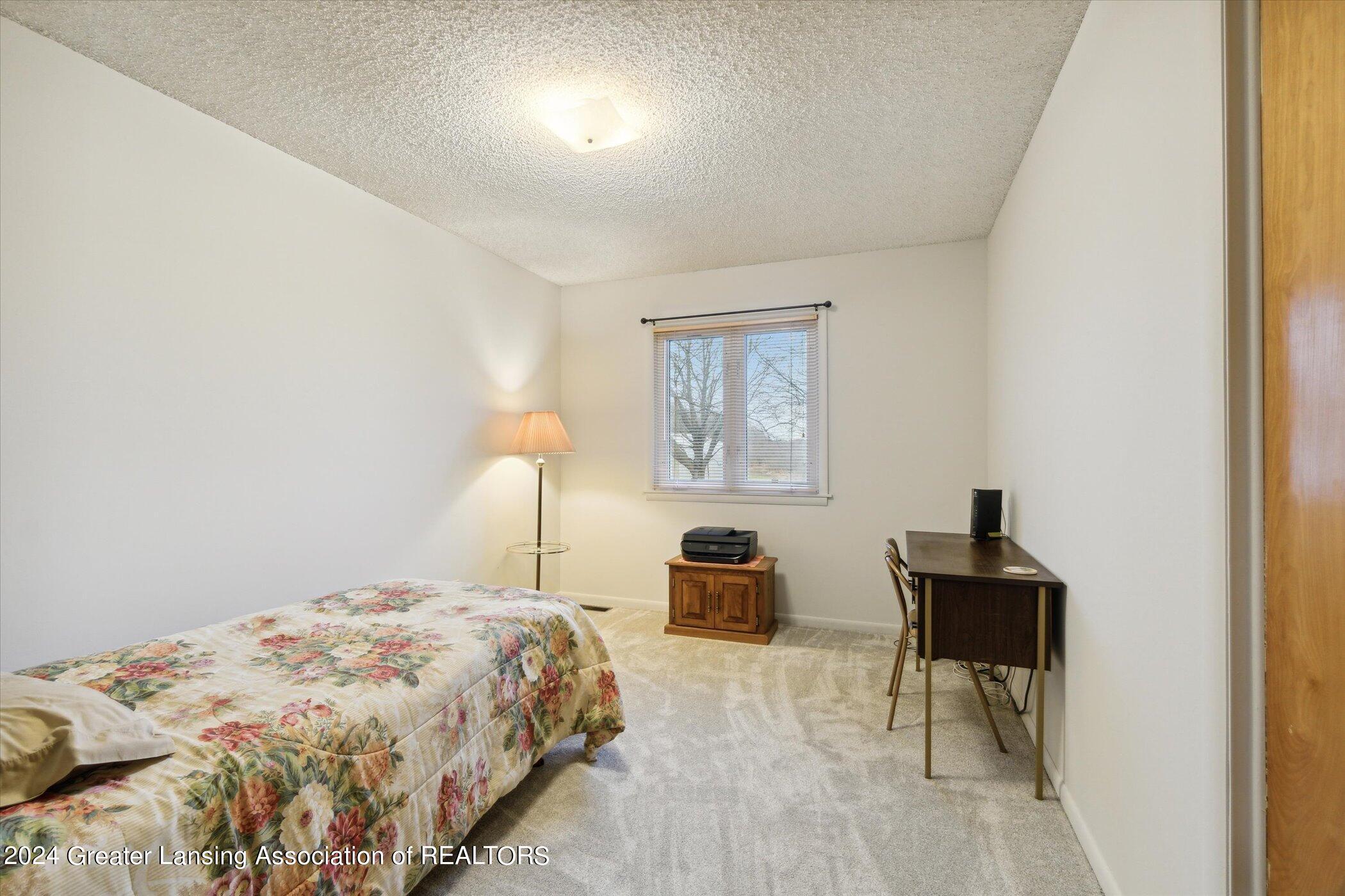 4713 Pares Road Dimondale, MI 48821 - Photo 22 of 61 20-4713-Pares-Rd-Diamondale-MI-48821-Win