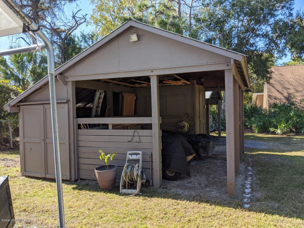 1305 Atz Road Malabar, FL 32950 - Photo 5 of 31 Atz barn & tackroom