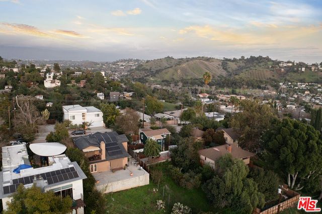 a picture of city view