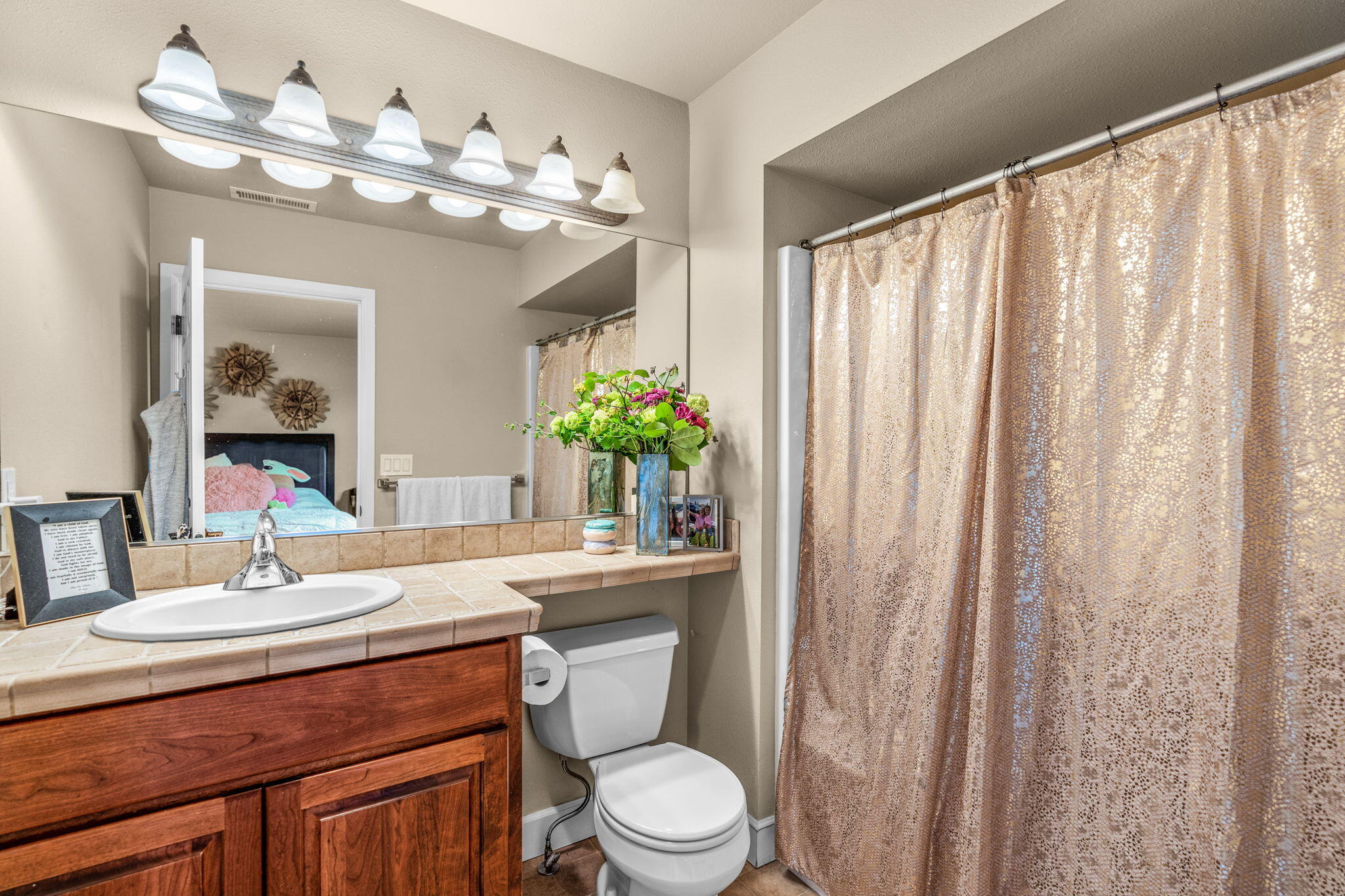 61873 Fall Creek Loop Bend, OR 97702 - Photo 21 of 29 Junior En Suite Bath