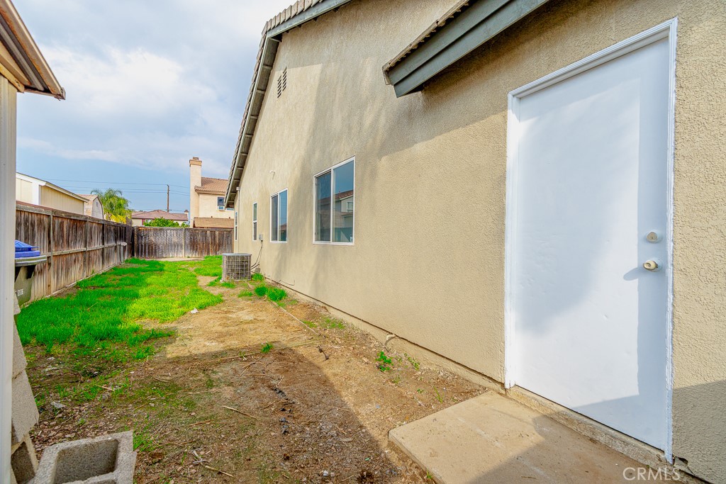 4680 Birchleaf Lane Hemet, CA 92545 - Photo 24 of 34 a view of a back yard of the house