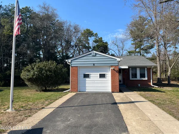 $179,500 | 5 Revere Court, Whiting, NJ 08759