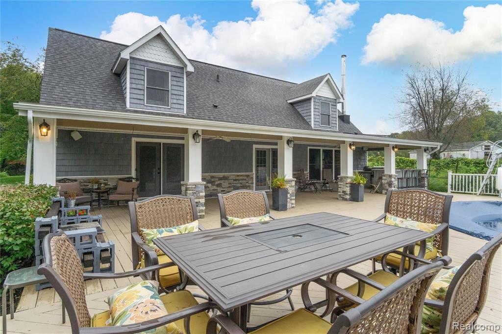 9149 Center Road Fenton, MI 48430 - Photo 4 of 40