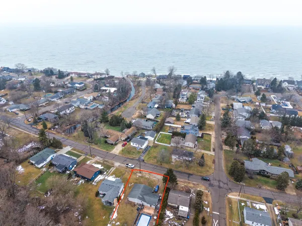 $600,000 | 911 West Water Street, New Buffalo, MI 49117