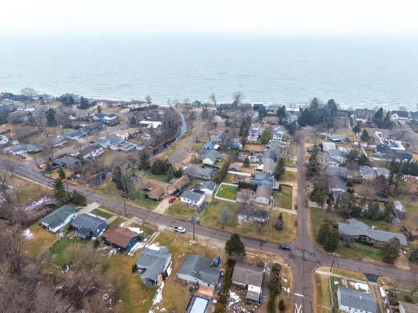 $600,000 | 911 West Water Street, New Buffalo, MI 49117