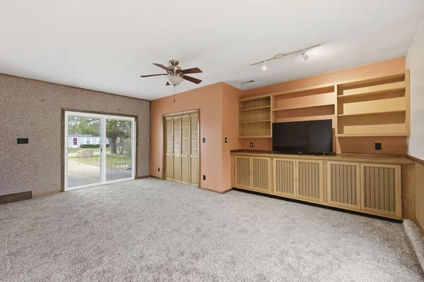 $600,000 | 911 West Water Street, New Buffalo, MI 49117