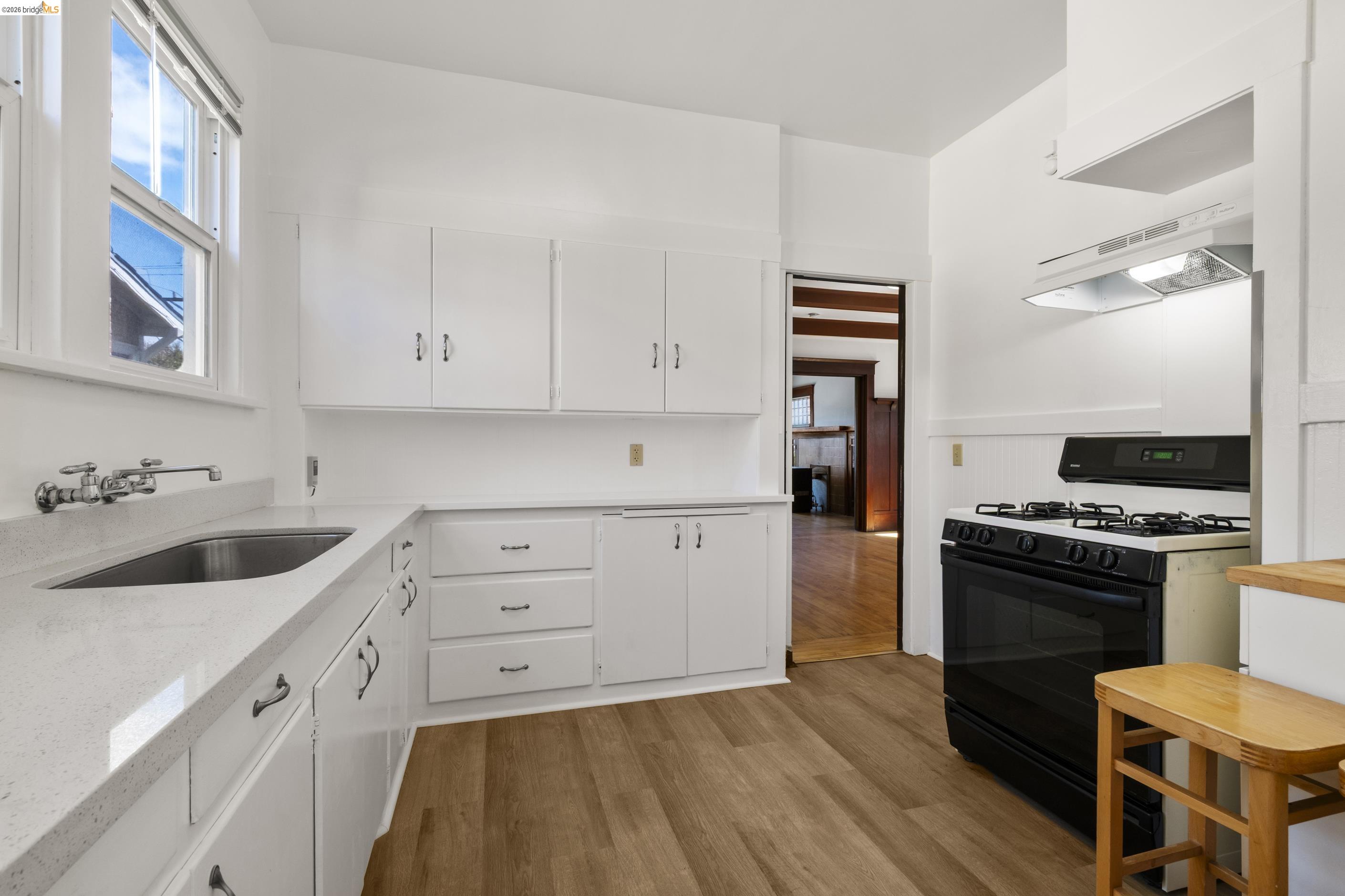 4283 Howe Street Oakland, CA 94611 - Photo 13 of 38