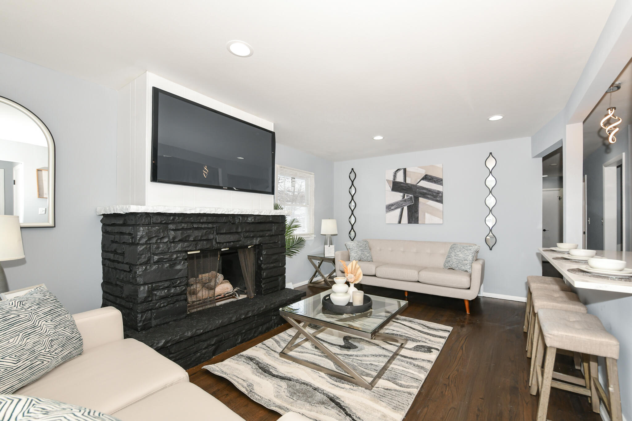 5957 North 64th Street Milwaukee, WI 53218 - Photo 3 of 33 Living Room