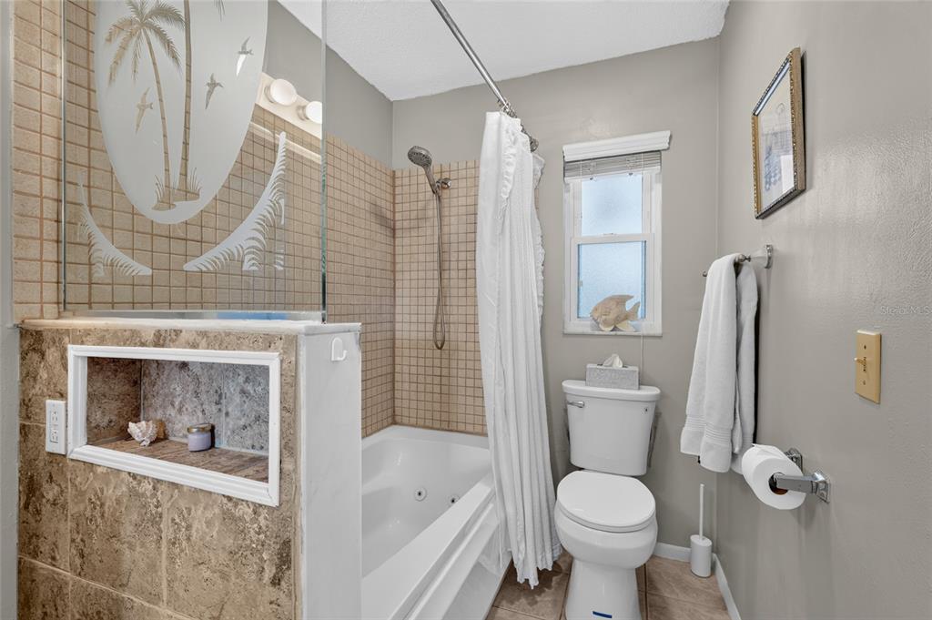4215 Pandora Road Venice, FL 34293 - Photo 15 of 46 Gallery Image 15