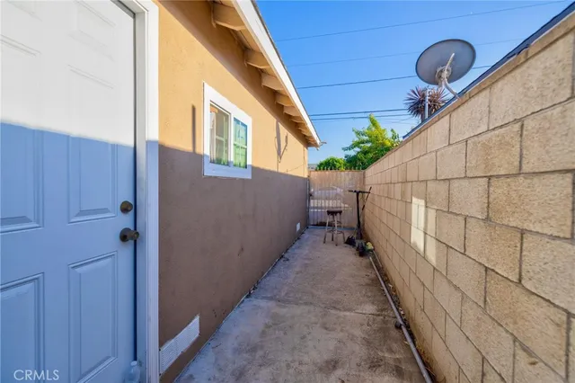a view of a pathway along a building