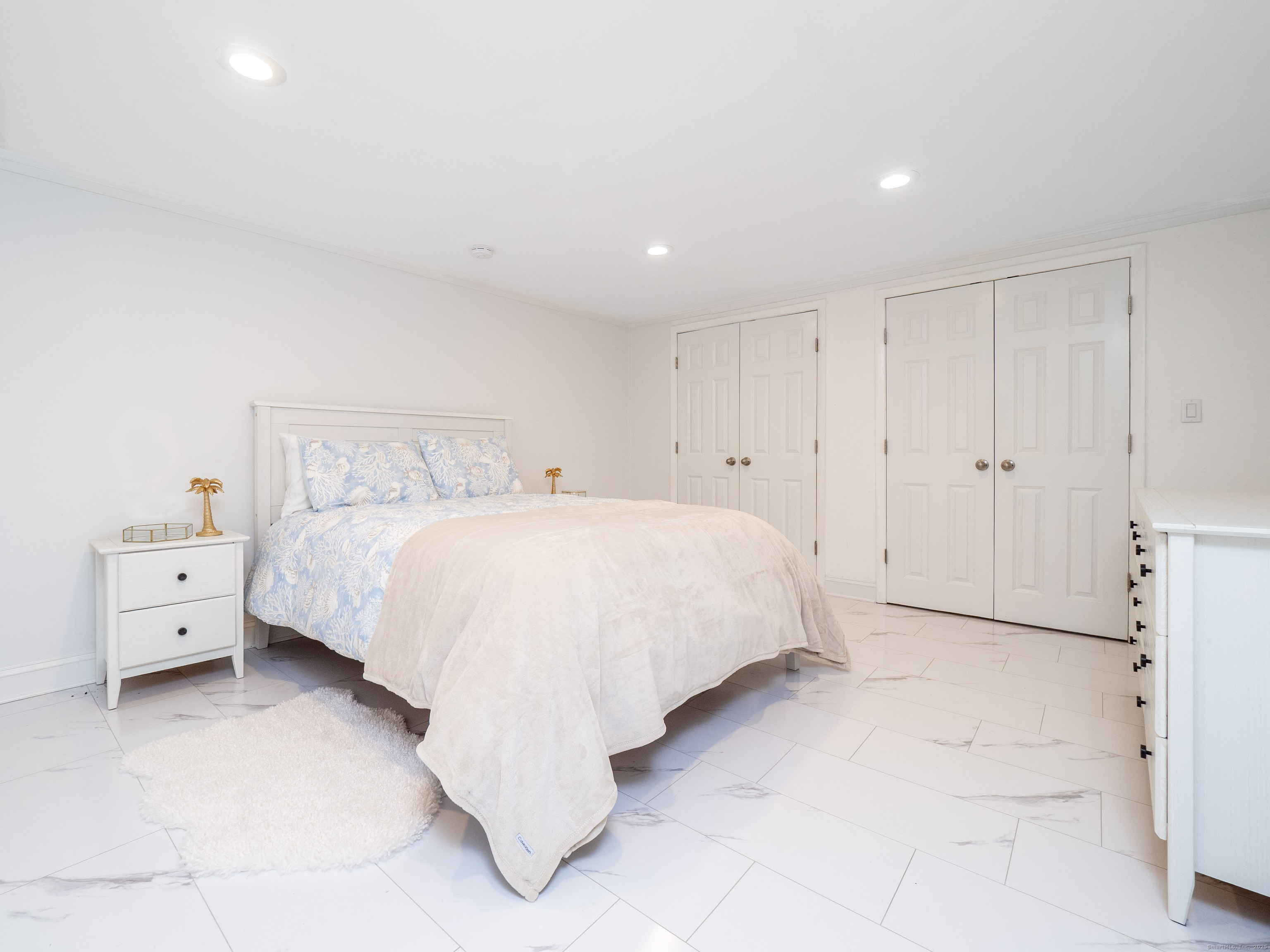 74 Lakeview Avenue New Canaan, CT 06840 - Photo 6 of 15 a large white bed in a white room