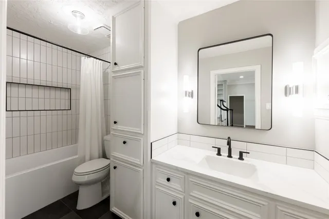 $1,350,000 | 81 The Oval Street, Sugar Land, TX 77479