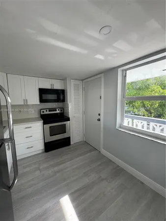 $189,000 | 1398 Northeast 191st Street, Unit C305, Miami, FL 33179